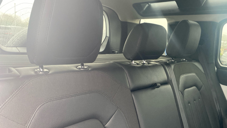 Land Rover Defender 2.0 P300 SE 110 5dr Auto Petrol Estate